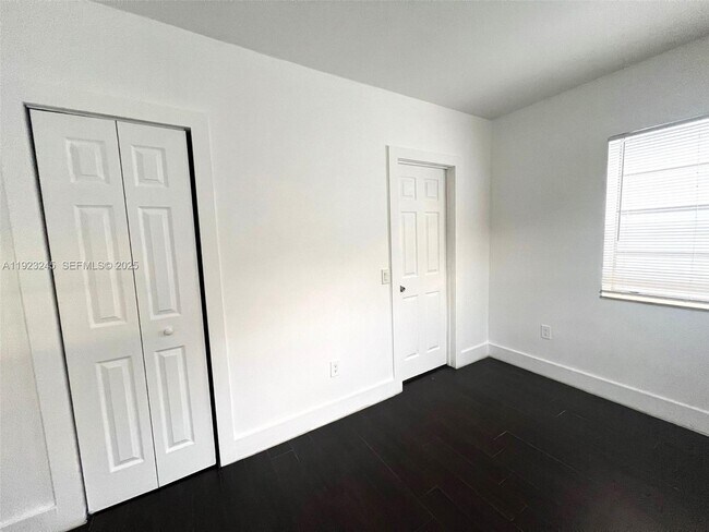 Building Photo - 1040 NW 3rd Ave