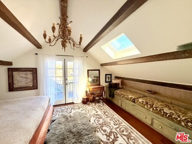 Building Photo - 370 Main St