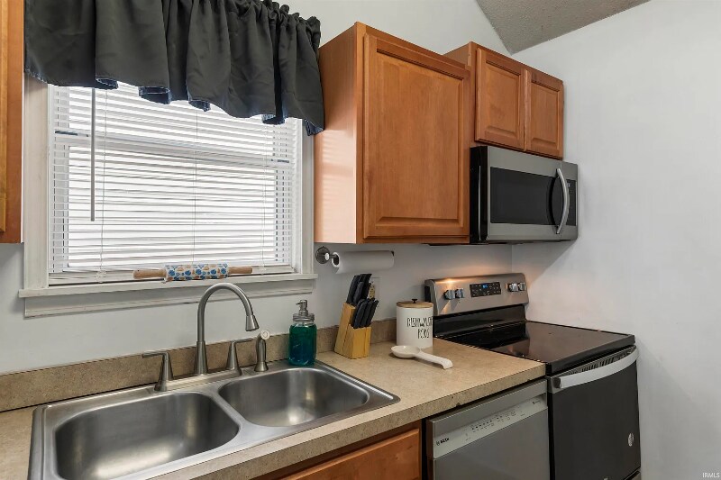 Building Photo - 5928 Crossfield Dr