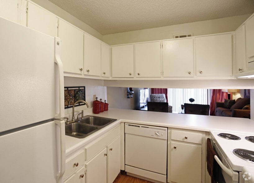 Kitchen - Lakes at Ridgeway