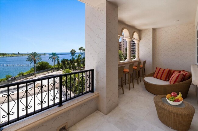 Building Photo - 7133 Fisher Island Dr
