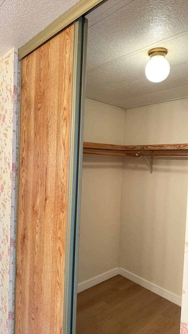 Building Photo - Two Bedroom House