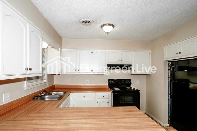 Building Photo - 4534 Sandy Park Dr