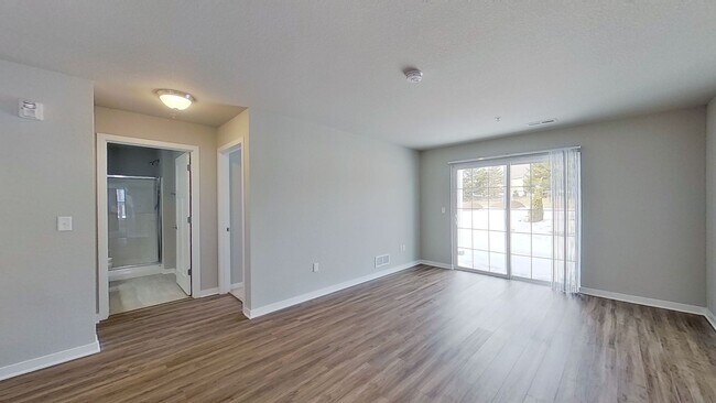 Building Photo - Condo Style Lower 2 Bedroom 2 Bathroom plus Den Apartment