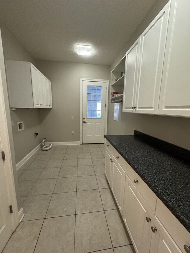 Building Photo - 4 bedroom 4 bath in gated community in Ora...