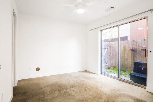 Building Photo - 2936 Commerce St