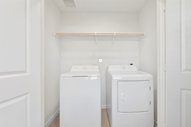 Building Photo - 253 Douglas Hls Dr