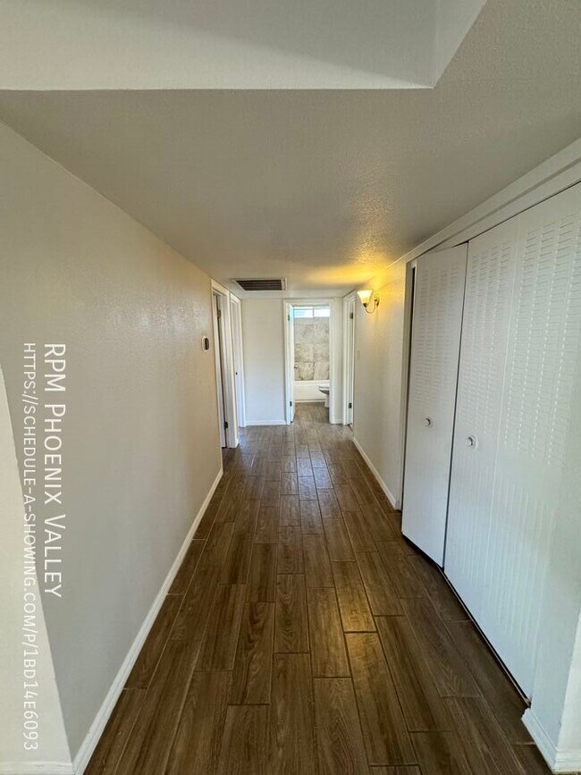 Building Photo - Spacious 2 Story with double primary bedro...