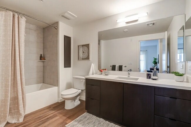 Building Photo - 401 Willow Ave