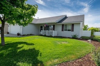 Building Photo - Beautiful 3 bedroom 2 bath Post Falls Home