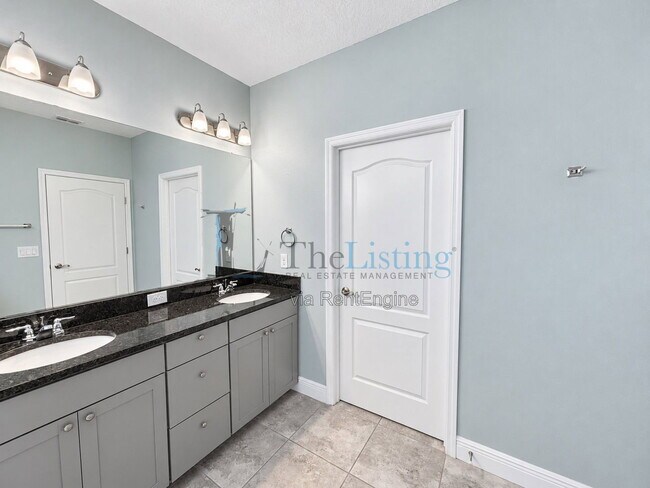 Building Photo - 15813 Sweet Lemon Way