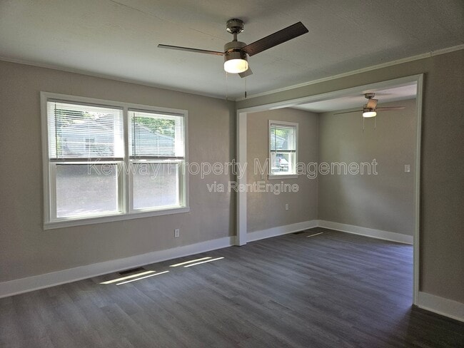 Building Photo - 302 Crystal Lake Dr