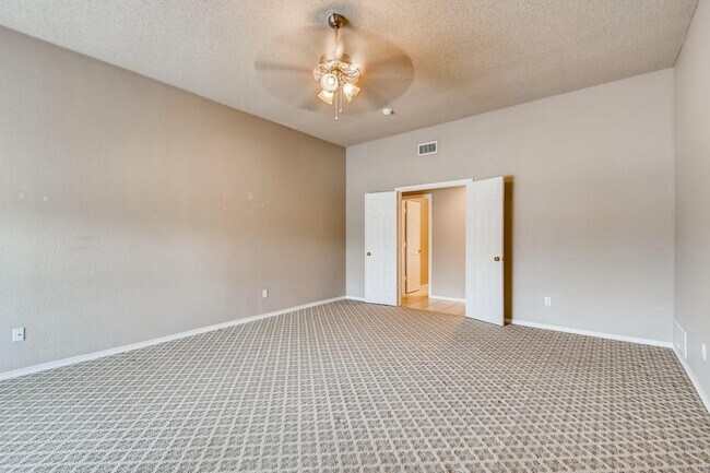 Building Photo - 5930 River Bend Dr