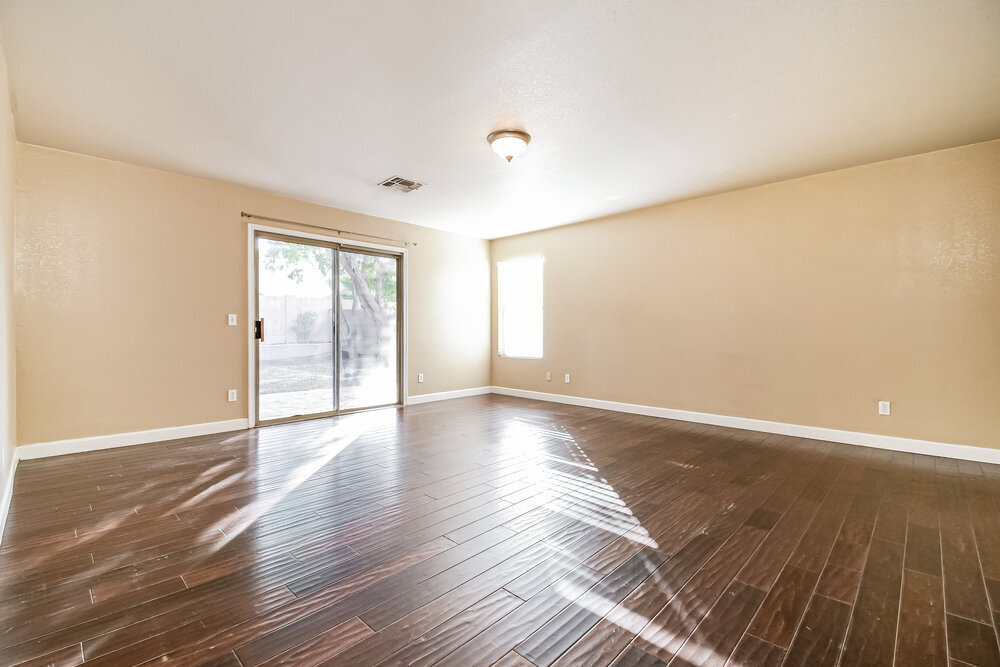 Building Photo - 775 W Aviary Way