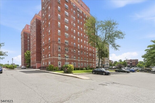 Building Photo - 70 S Munn Ave