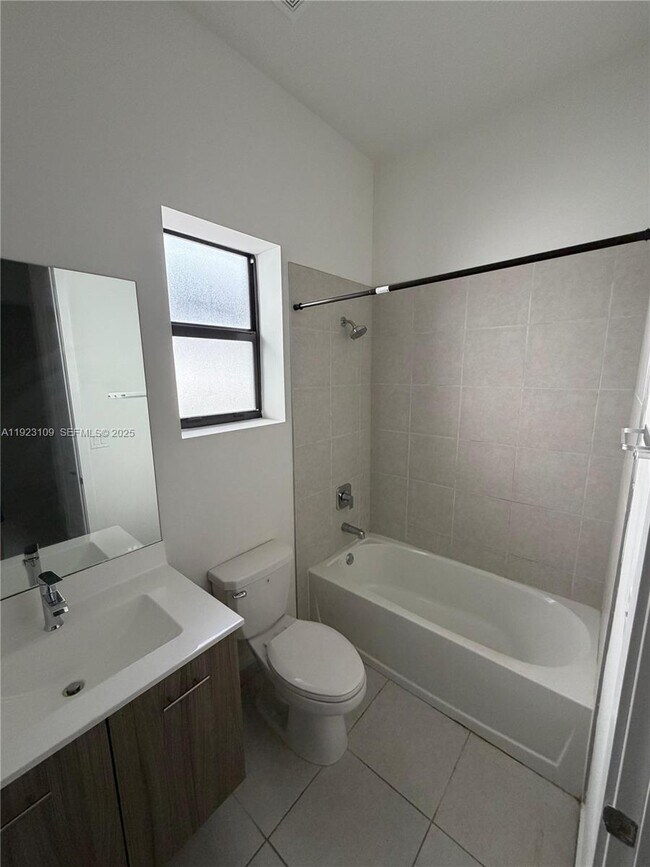 Building Photo - 4398 SW 173rd Ave