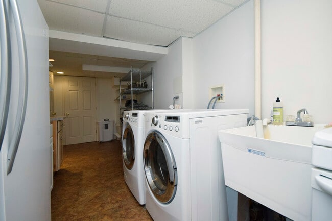 Building Photo - 319 Wesley Ave