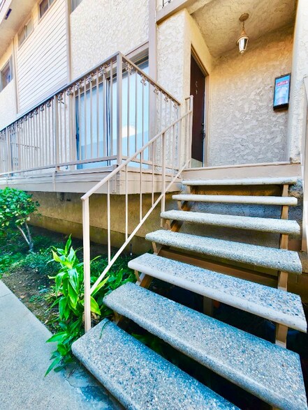 Building Photo - 232 S Pine St