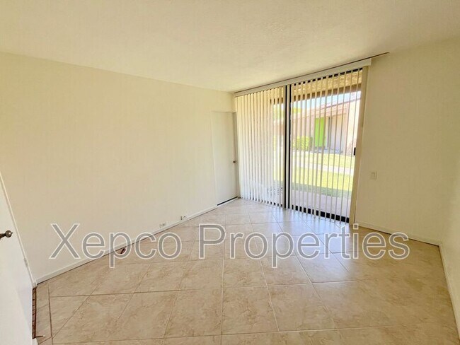 Building Photo - 2571 N Whitewater Club Dr