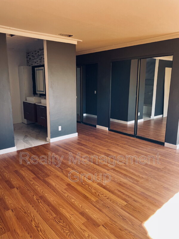 Building Photo - 1477 Saddle Way