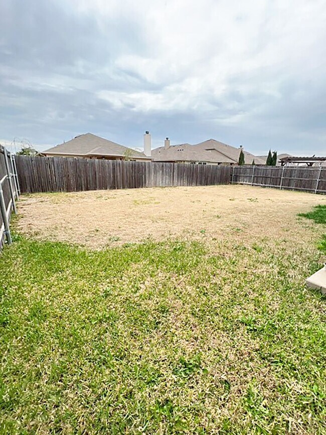 Building Photo - Great 3 Bdrm 2 Bath Home w Study in Argyle Tx