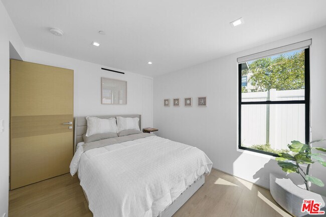 Building Photo - 1500 Ocean Dr