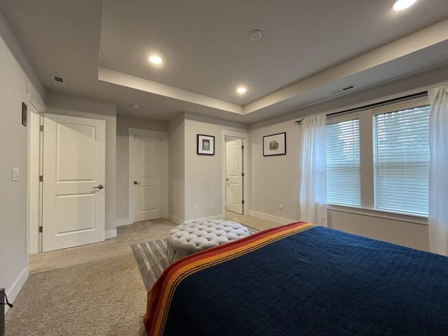 Building Photo - Open Concept 4BR Home with Island Seating, Loft & Spacious Living Room