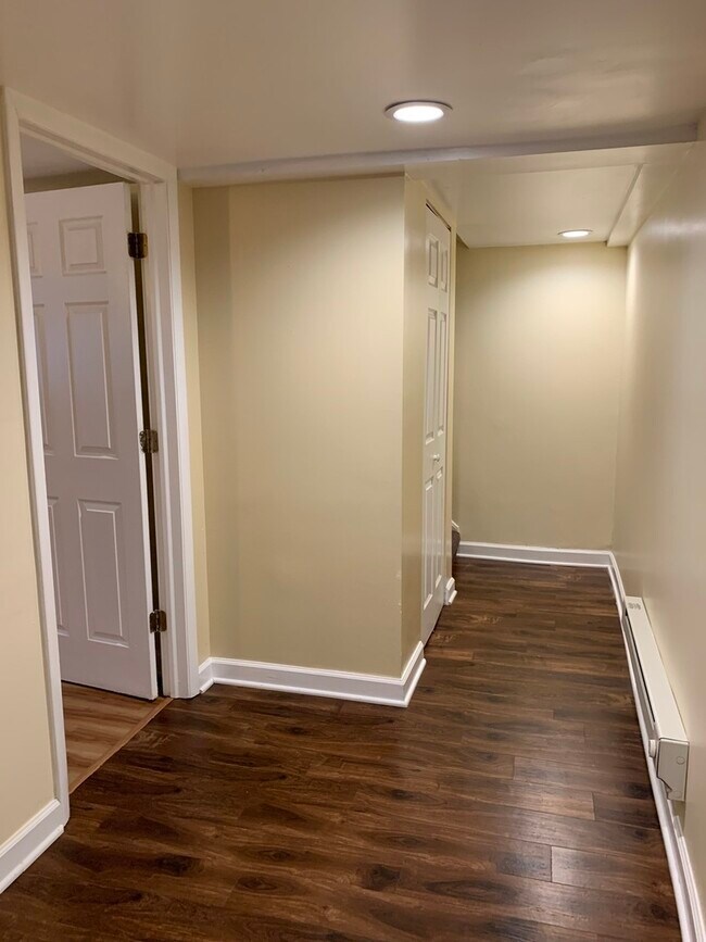 Building Photo - 3222 W Warner Ave