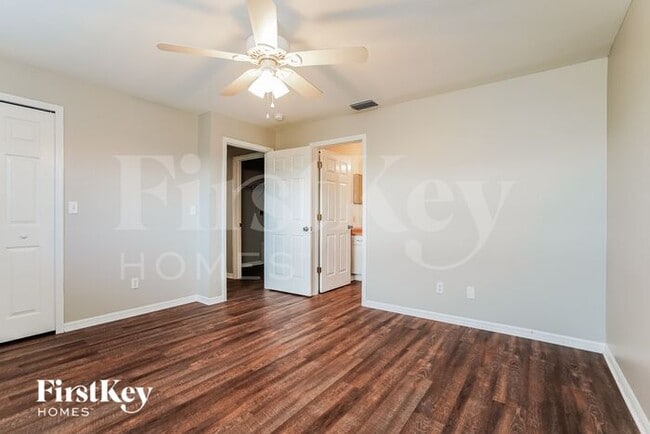 Building Photo - 2105 NW 1st Pl