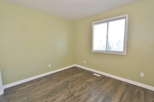 Building Photo - 705 Spruce Creek Dr