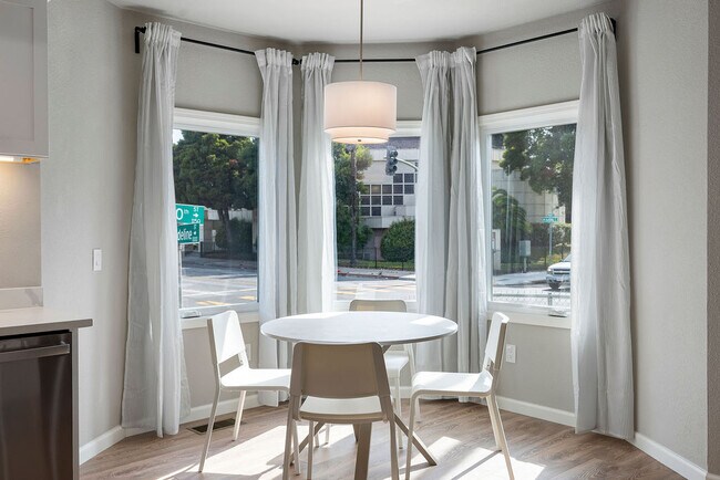 Building Photo - 1002 Adeline St