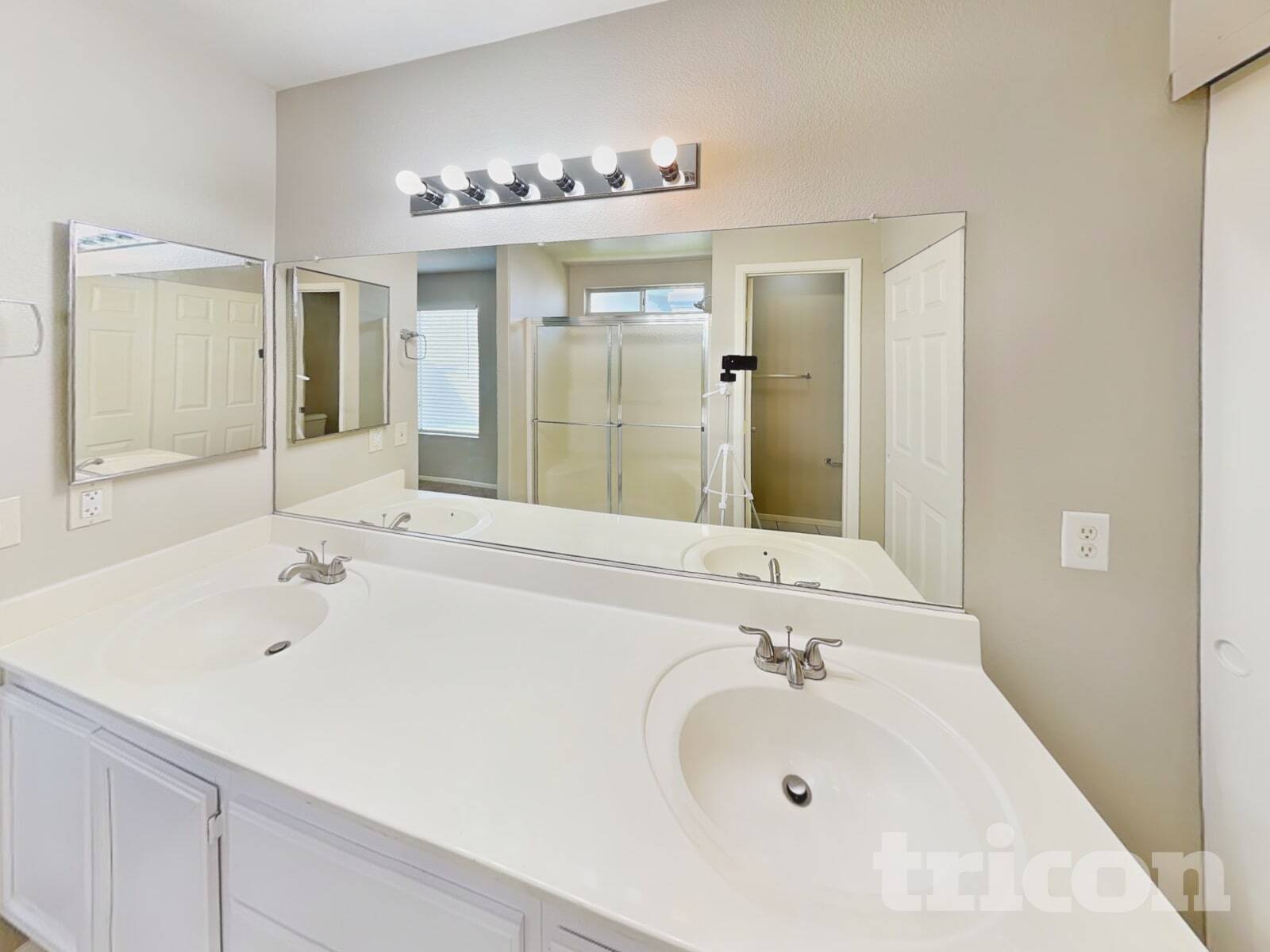 Building Photo - 5703 Roundrock Dr