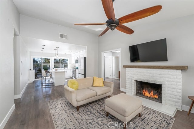 Building Photo - 23201 Vía Mirlo