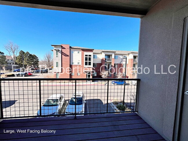 Building Photo - GORGEOUS Bright & Spacious 2 bedroom / 2 bath Modern Condo!