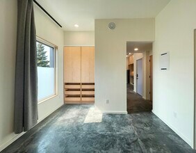 Building Photo - 1614 6th Ave
