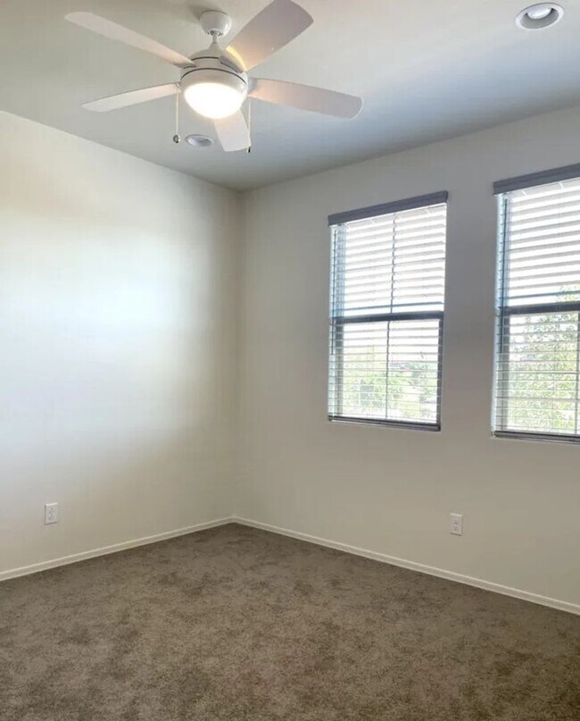 Building Photo - 2022 Built Single-Level 4Bedrooms/3Baths Stunning Home!!