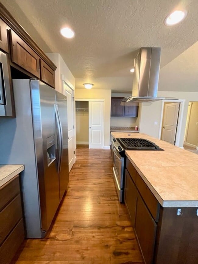 Building Photo - Gorgeous single level home in NE Bend!