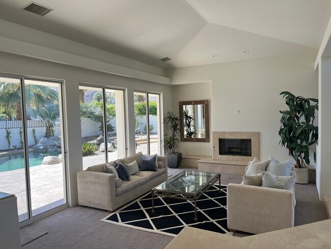 Building Photo - 45540 Cielito Dr