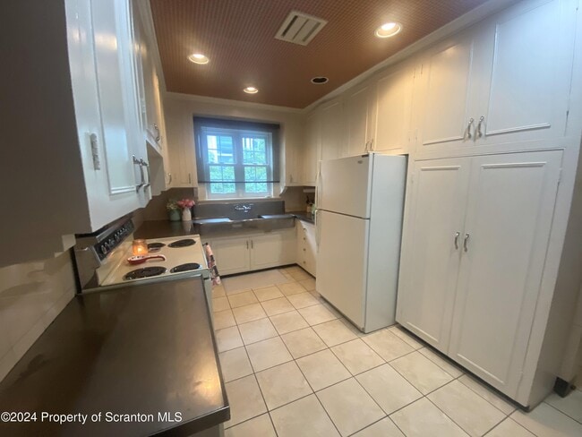 Building Photo - 1008 Electric St