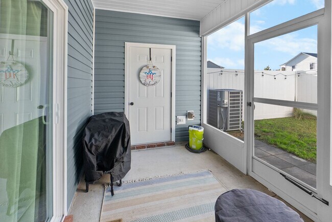 Building Photo - 2 Bed 2.5 Bath Townhome