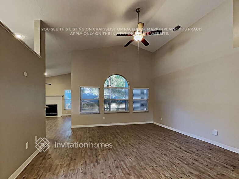 Building Photo - 2071 Lake Marion Dr