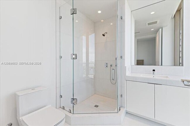 Building Photo - 17975 Collins Ave