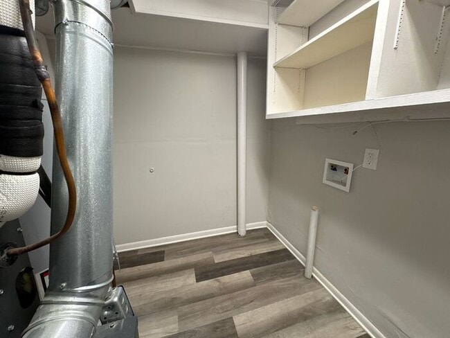 Building Photo - Comfortable 3-Bedroom Home with Fenced Yar...