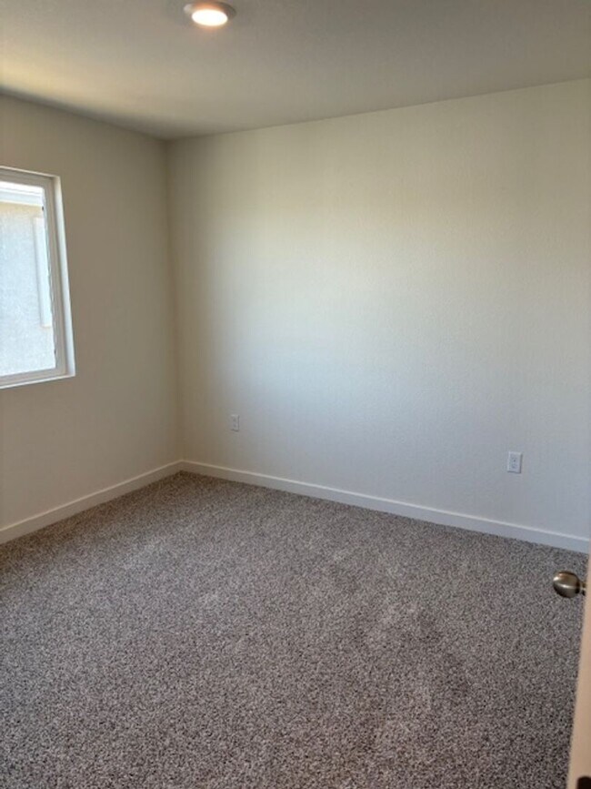 Building Photo - Brand New DR Horton Smart Home with 5 Bedr...