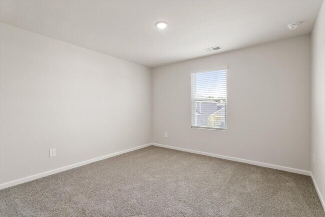 Building Photo - 147 White Birch Ln