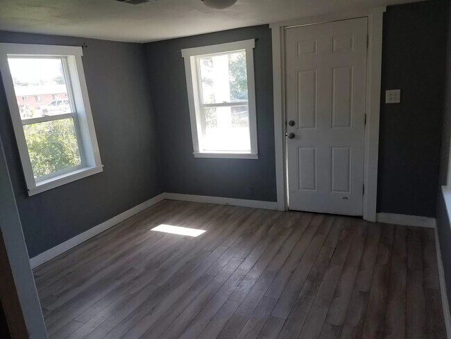 Building Photo - Spacious Railroad Style 1 bed/1 bath Home in Denver, CO- Available 8/21/26!