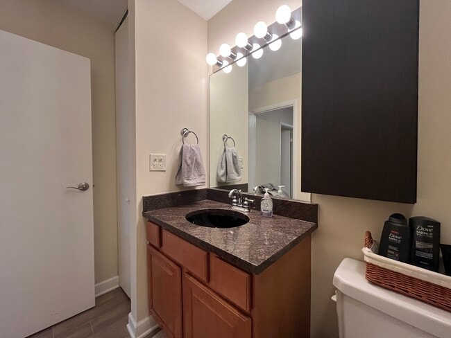 Building Photo - 5821 Oakwood Dr