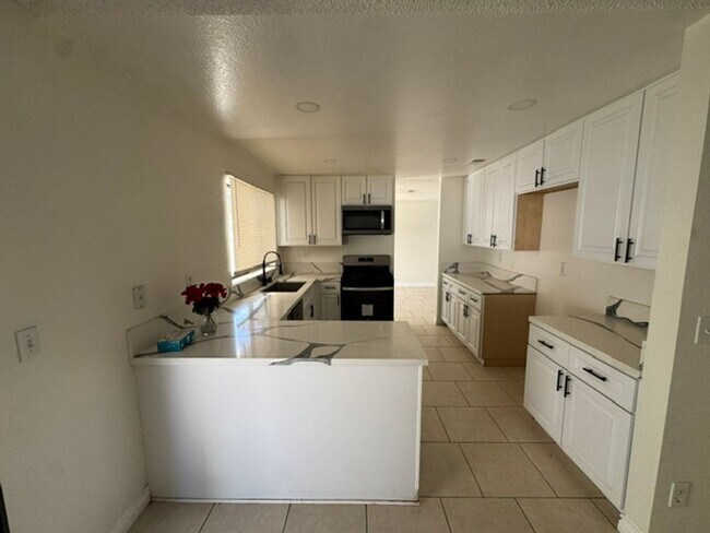 Building Photo - 409 Wimbledon Dr