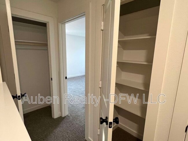 Building Photo - 2430 S Fannin Ave