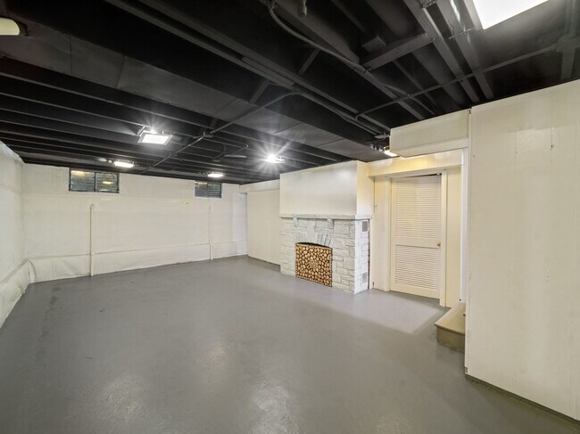 Building Photo - 361 Bryant Ave
